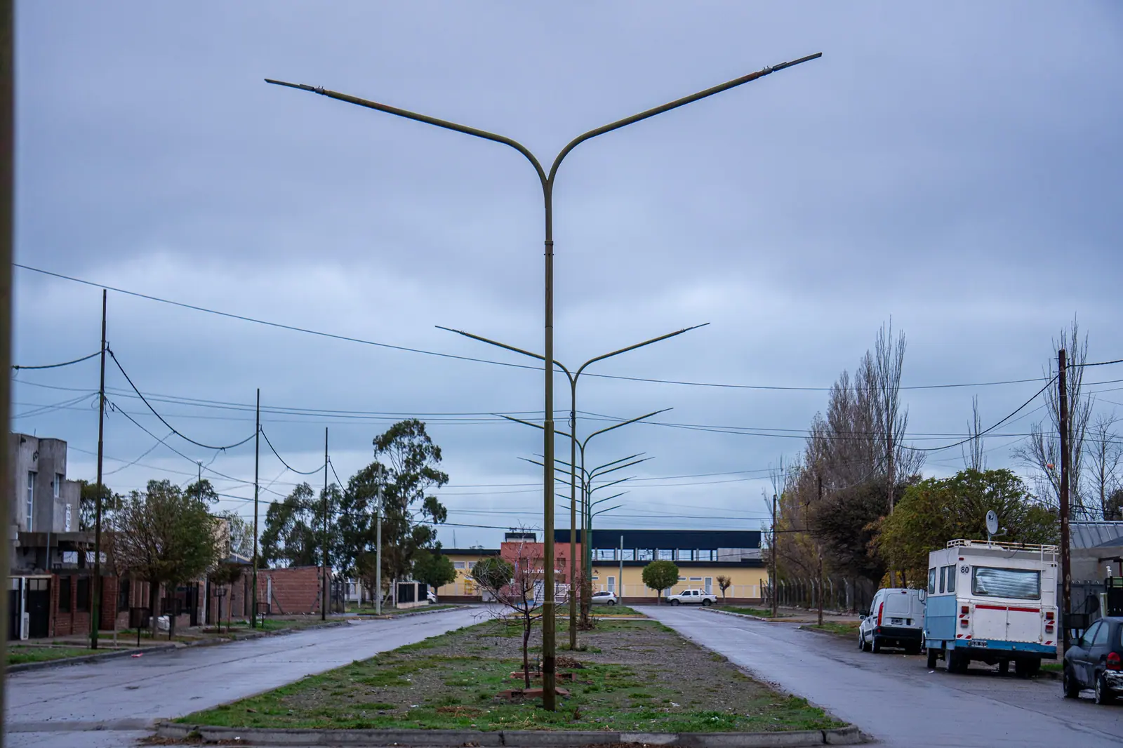 Rawson se Ilumina: avanzan los recambios LED sobre la Avenida Ernesto Laporte