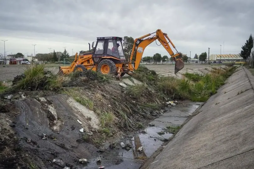 Limpieza de pluviales en Rawson