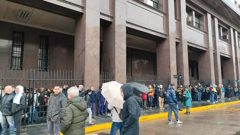 Evacuaron el Ministerio de Economía por una supuesta amenaza de bomba