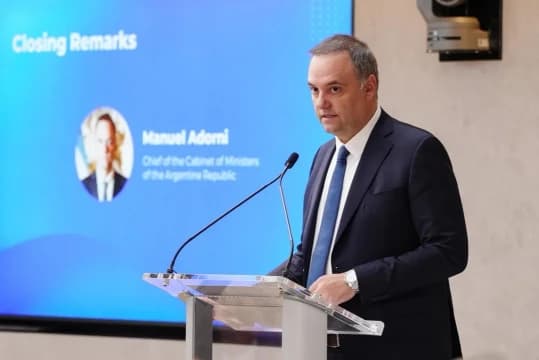 “La palabra no debió ser ‘deslomarse’”: el pedido de disculpas de Adorni