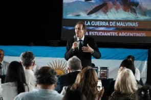 Estudiantes de Trelew participaron de la jornada “Malvinizando Chubut” junto a veteranos y protagonistas de la Gesta de 1982