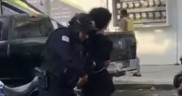 México: no lo dejaron entrar por llegar tarde a la escuela y mató a dos profesoras