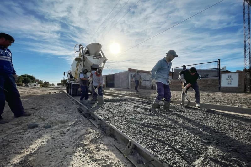 Comenzó la pavimentación de un tramo de la calle Cannito
