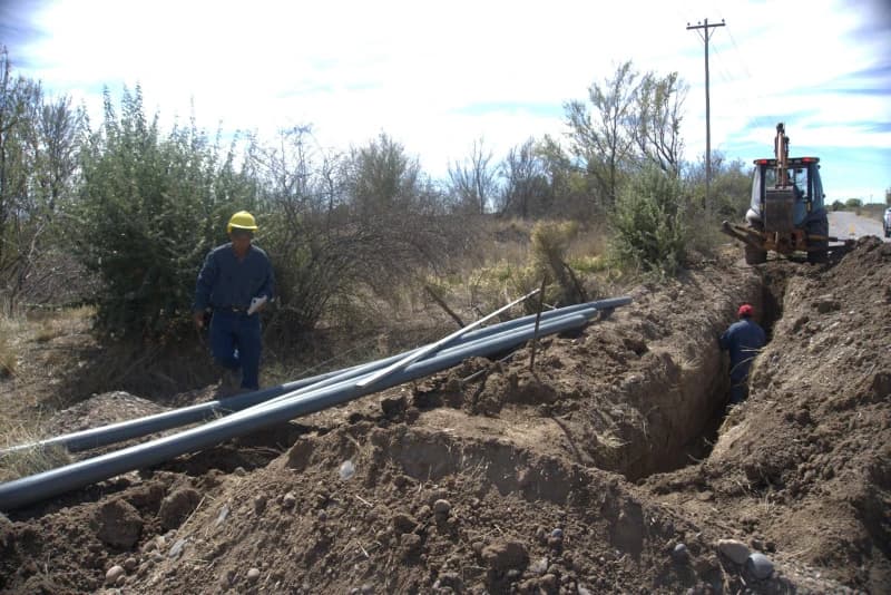 Rawson: Extensión de red de agua en zona rural