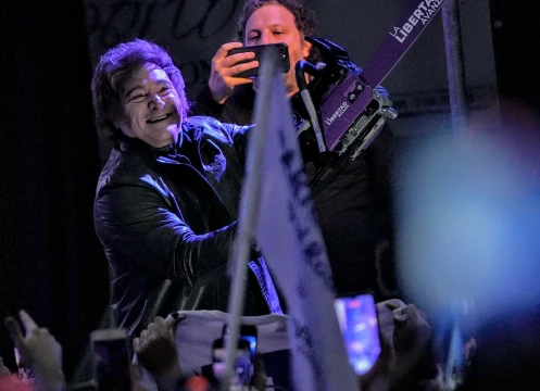 Javier Milei lanzó la campaña en Provincia con duros insultos a Kicillof