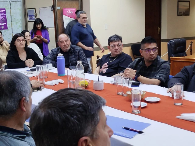 Dirigentes barriales junto a los ediles Monti y Medina