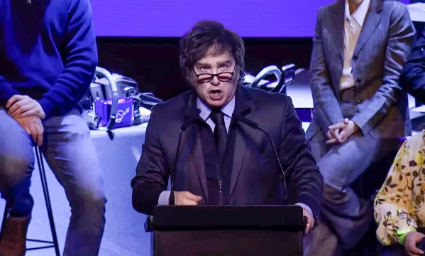 "Están molestos porque le estamos afanando los choreos"