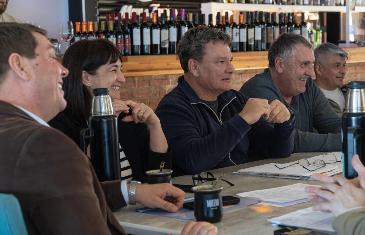 Funcionarios y concejales se reunieron con deportistas náuticos en Playa Unión