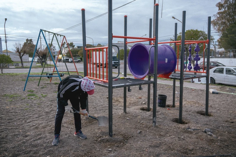 Instalan juegos en la plaza John Evans