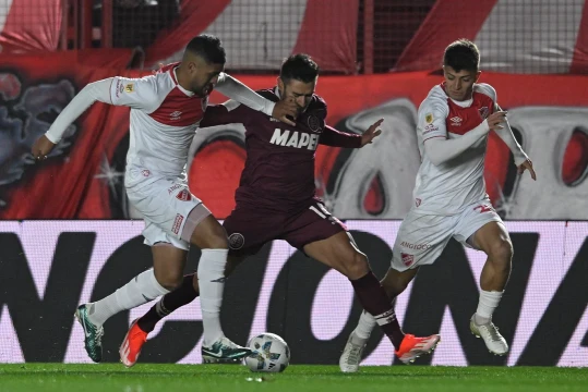 Argentinos Juniors y Lanús se enfrentan para definir un nuevo semifinalista de la Copa Argentina