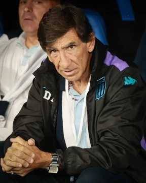 La AFA habilitó a Gustavo Costas para dirigir a Racing frente a San Lorenzo 