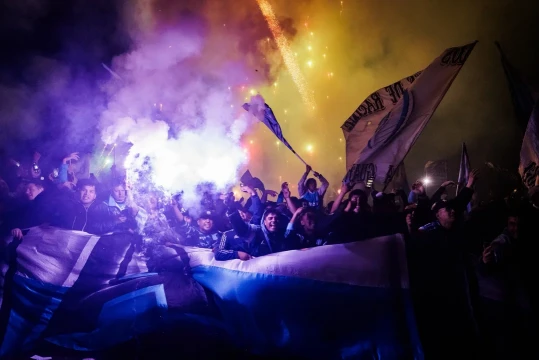 Impresionante banderazo de los hinchas de Racing previo al duelo ante Vélez por Copa Libertadores