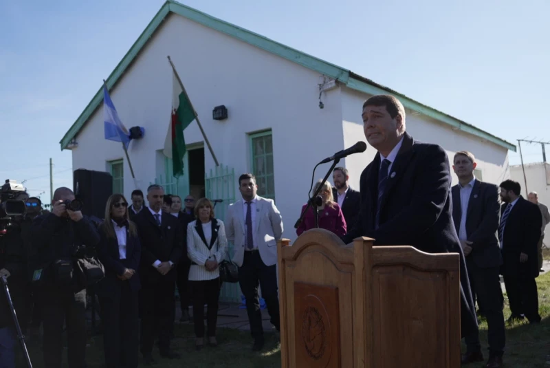 Biss y Torres firmaron convenios por el Aniversario de Rawson