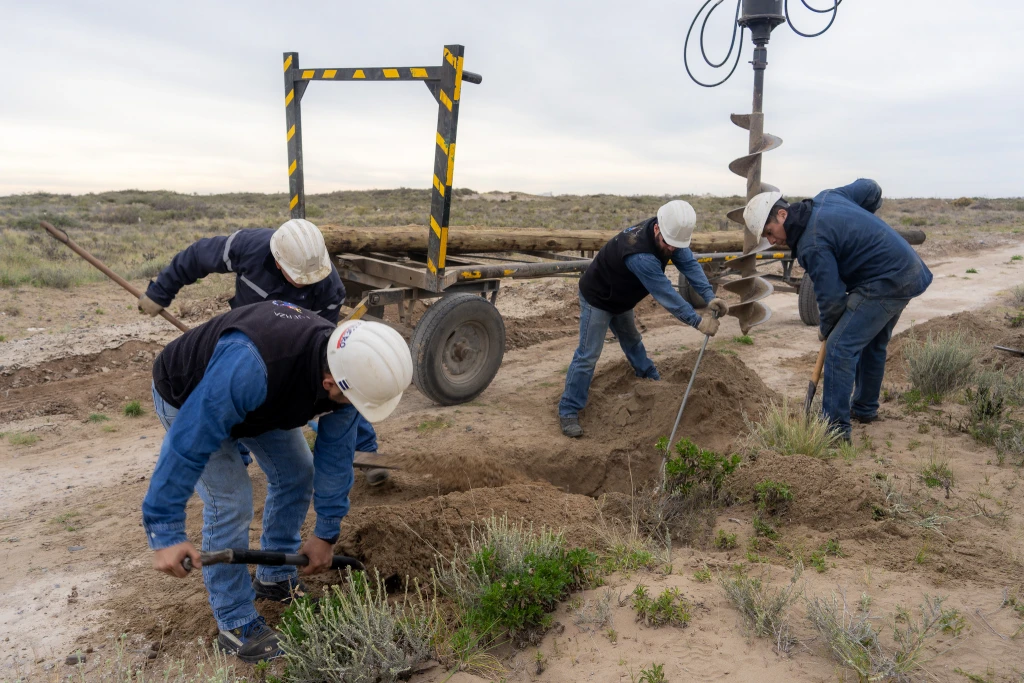 Rawson: Iniciaron las tareas de energización para 100 familias del Área 31
