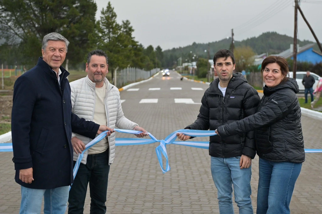 Torres entregó viviendas, Aulas Digitales Móviles y puso en marcha la primera estación de Telemedicina en Corcovado