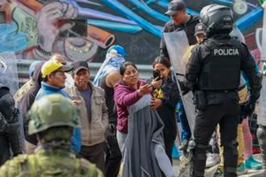 Ecuador afrontó el segundo día de cierres viales por protestas de transportistas