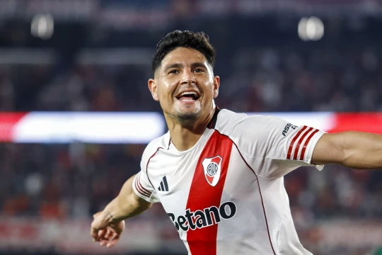 Salas arremetió contra Diego Milito tras el triunfo de River ante Racing por Copa Argentina