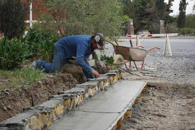 Avanza a buen ritmo la construcción de cordones cuneta en el Área 12