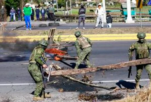 Ecuador ingresa en el décimoquinto día de paro indígena: amenazan con la toma de Quito