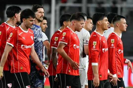 Independiente se hunde en la tabla tras caer 2-0 ante Lanús