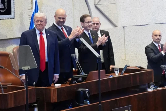 Trump fue ovacionado en el Parlamento de Israel tras el acuerdo de paz en Gaza