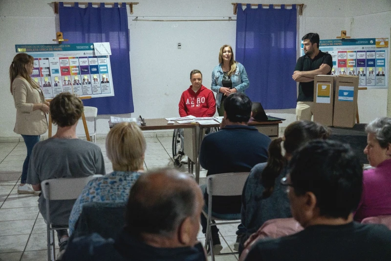 dirigentes vecinales se capacitaron en la Boleta Única de papel