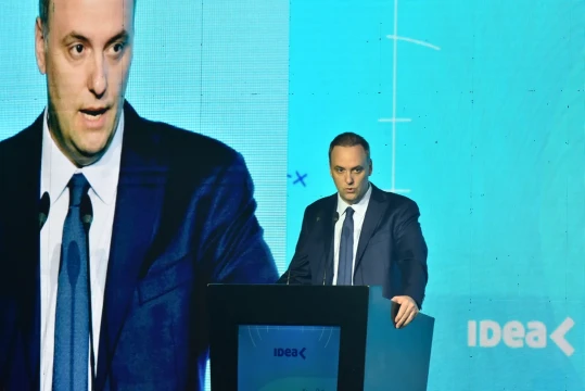 El Gobierno envía leyes económicas y laborales al Congreso para que "la micro acompañe a la macro"