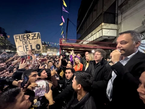 En la recta final de la campaña, Javier Milei visita Córdoba y prepara un acto de cierre en Rosario