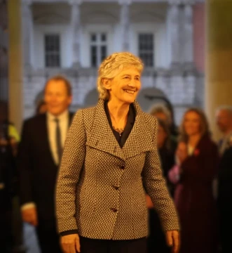 Catherine Connolly ganó las elecciones presidenciales de Irlanda