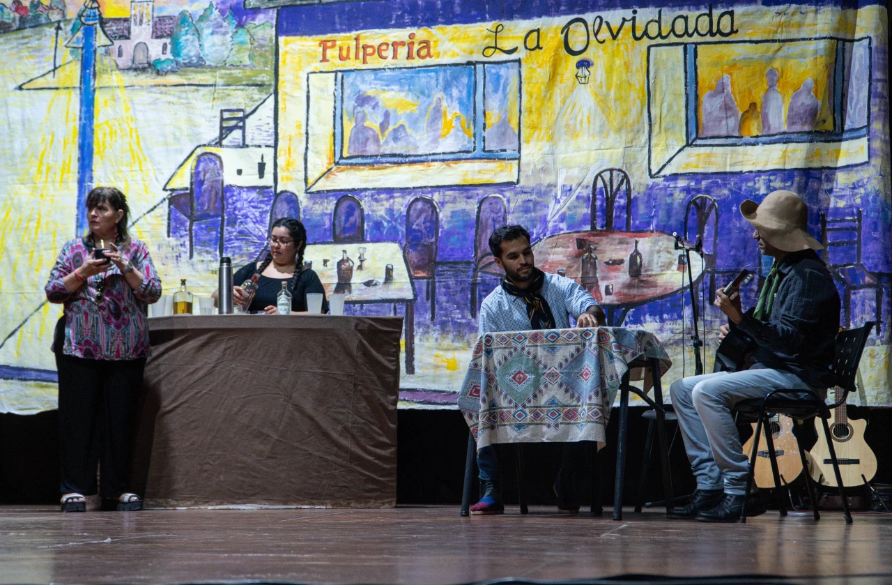 La 805 realizó su muestra anual