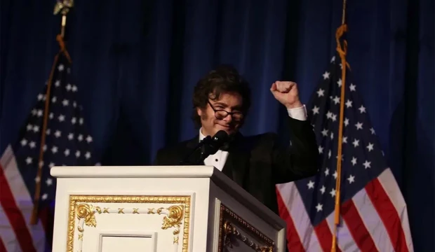 Milei inicia su viaje número 14 a Estados Unidos y suma una escala en Bolivia