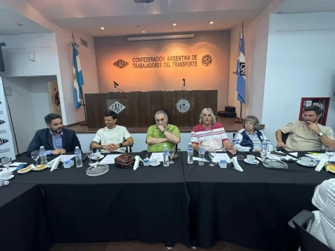 Gremios del transporte reclaman “articular esfuerzos” contra la reforma laboral