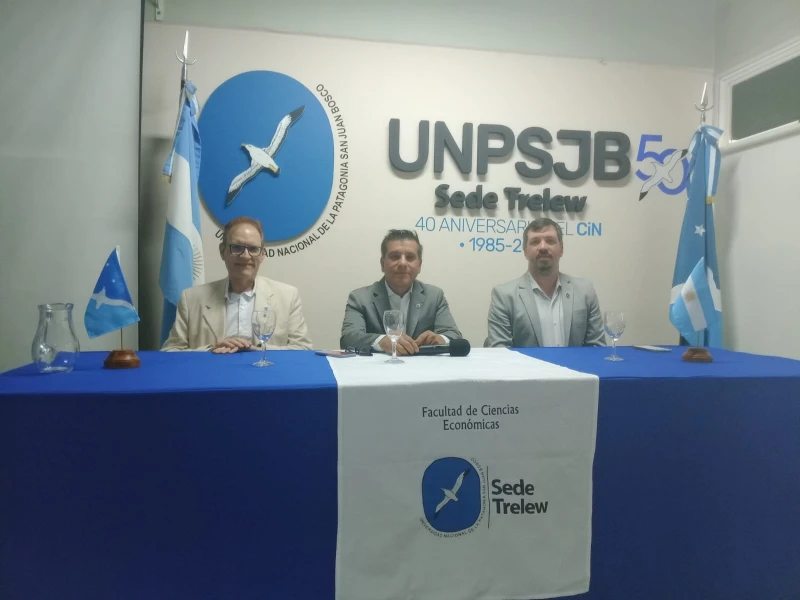 La Facultad de Económicas celebró sus 60 años con reconocimientos a graduados y no docentes