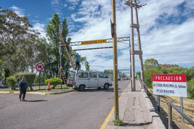 Rawson avanza en las restricciones para el tránsito pesado en el Puente del Poeta