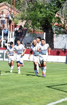 Armenio le ganó a Argentino de Merlo por penales y es finalista del reducido de la B Metropolitana