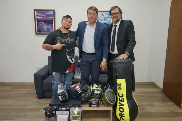 Biss entregó equipamiento para la Escuela de Boxeo "Dogo Sureño"