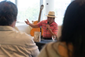 Provincia presentó en Rawson el libro “Patagonia Musiquera” de Oscar Payaguala