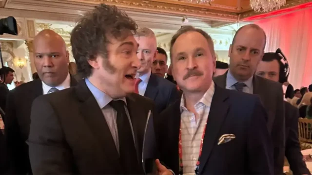 El embajador Peter Lamelas, reunido con Santiago Caputo en la Casa Rosada