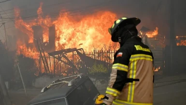 "Estado de catástrofe" por los incendios forestales en Chile: 20 muertos y más de 500 casas destruidas