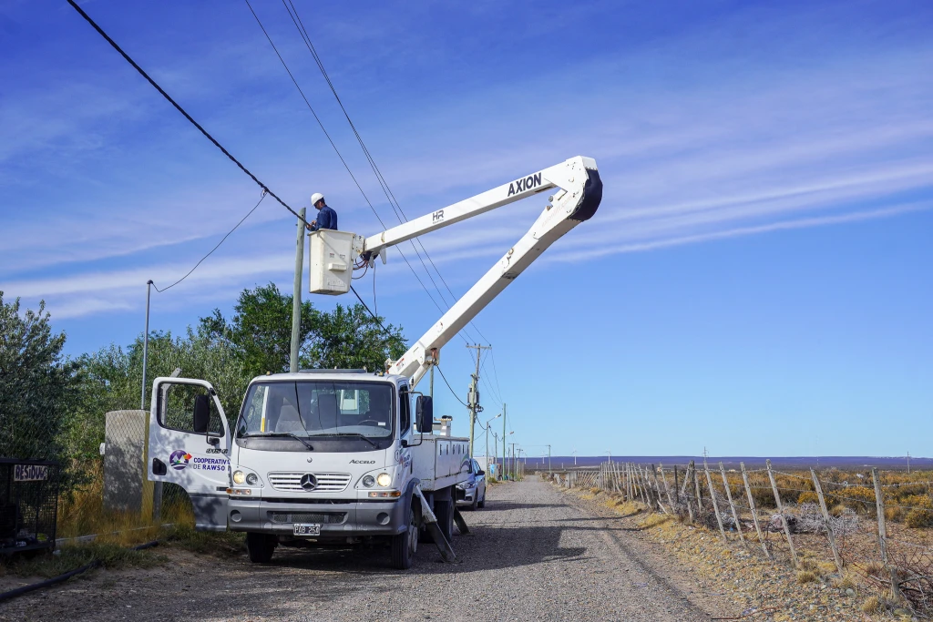 Se recambian luminarias en el ex IAC