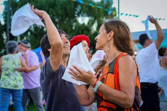 Éxito total en la Peña + Feria de Productores y Artesanos en 28 de Julio