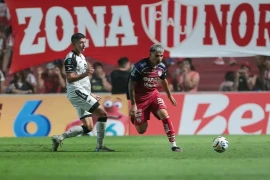Unión aprovechó el jugador de más y goleó a Gimnasia (M) en el Torneo Apertura