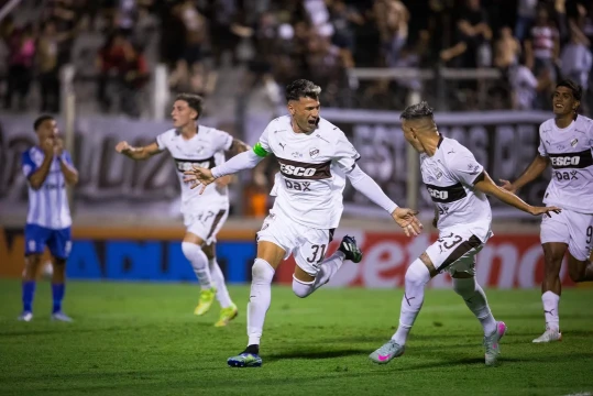 Platense se lo ganó en el final a Argentino Monte Maíz y avanzó en la Copa Argentina