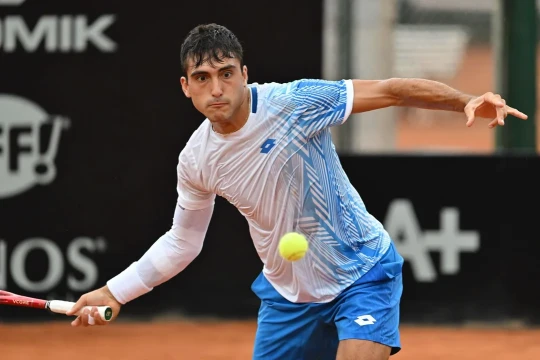 Román Burruchaga fue muy superior y está en cuartos de final del Challenger de Rosario