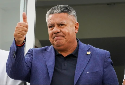 La AFA negó deudas fiscales y anunció la suspensión de la fecha 9 en respaldo a sus autoridades