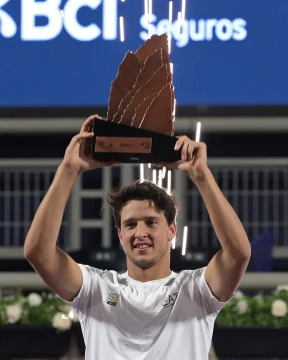 Luciano Darderi derrotó a Yannick Hanfmann y es campeón del ATP de Santiago de Chile