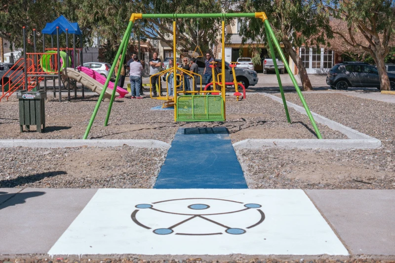 La Municipalidad de Rawson instaló juegos inclusivos en Playa Unión