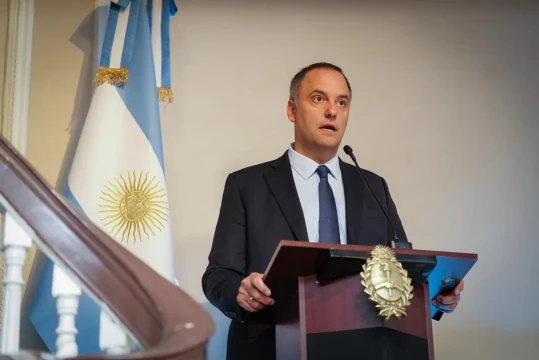 Adorni deslizó que el video del viaje a Punta del Este pudo haber salido desde “adentro” del Gobierno
