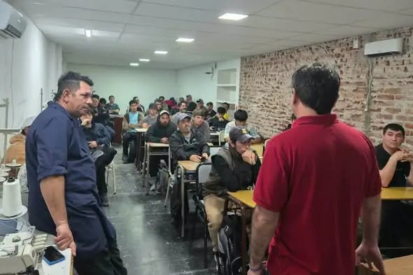 Estudiantes de la 650 participaron en charla sobre separación de residuos