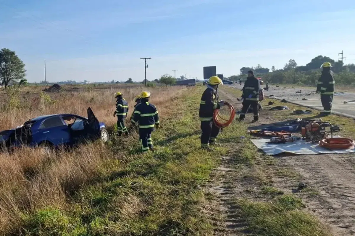 Un hombre murió y cuatro personas resultaron heridas en un choque frontal en Santa Fe